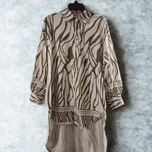 Green and White Patterned Button-Up Shirt